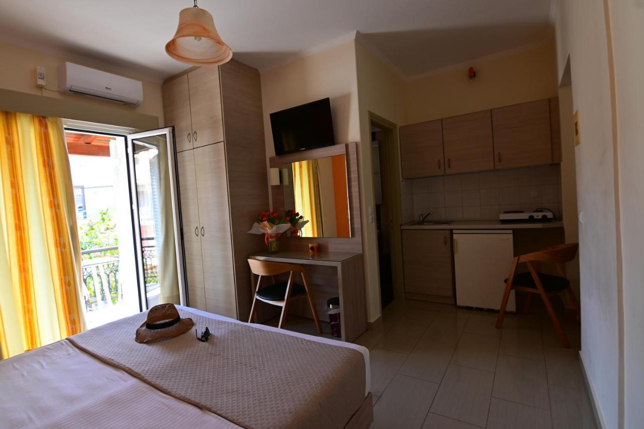 Nadia'S Studios & Apartments In Argasi, Sea-View Exteriör bild